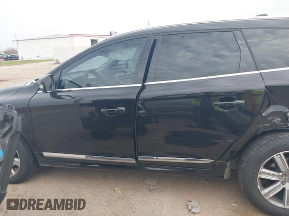 2017 Volvo XC60 Inscription with VIN YV440MDU8H2039258, listed as a IAAI auction lot 41748463 with 70,643 mi miles. Bid and sale history available at carsss.com. Image 14.