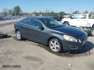 2013 Volvo S60 T5 with VIN YV1612FH6D1207308, listed as a IAAI auction lot 41757123 with 121,035 mi miles. Bid and sale history available at carsss.com. Image 1.