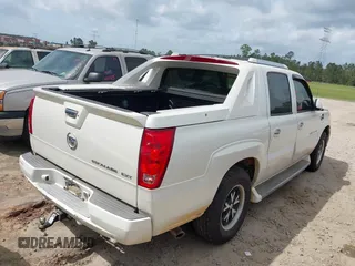 2006 Cadillac Escalade EXT z VIN 3GYEK62N46G212572, wystawiony jako IAAI lot #41972296 z przebiegiem 159 861 mil mil oraz . Historia ofert i sprzedaży dostępna na DreamBid. Obrazek 4.