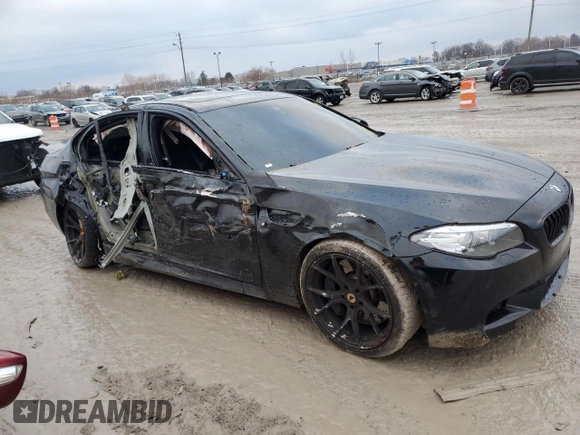 2014 BMW M5 z VIN WBSFV9C59ED097862, wystawiony jako Copart lot #85719684 z przebiegiem Nie podano mil oraz Szkody całkowita. Historia ofert i sprzedaży dostępna na DreamBid. Obrazek 4.