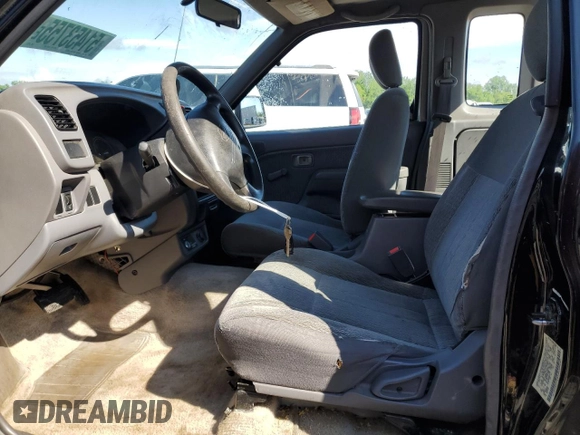 1998 Nissan Frontier XE z VIN 1N6DD26S9WC383015, wystawiony jako Copart lot #51453755 z przebiegiem 223 770 mil mil oraz Szkoda całkowita • Salvage title. Historia ofert i sprzedaży dostępna na DreamBid. Obrazek 7.