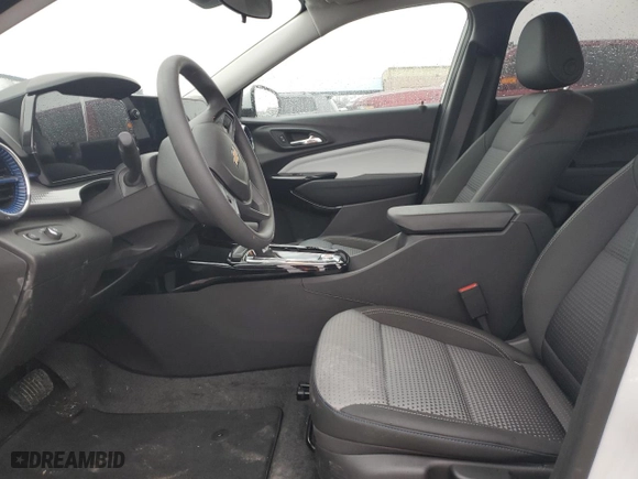 2025 Chevrolet Trax LT with VIN KL77LHEP6SC124685, listed as a Copart auction lot 43427785 with 2,494 mi miles and Salvage Title. Bid and sale history available at carsss.com. Image 7.