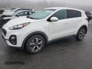 2020 Kia Sportage LX z VIN KNDPMCAC5L7732892, wystawiony jako Copart lot #51244285 z przebiegiem 52 942 mil mil oraz Szkoda całkowita • Salvage title. Historia ofert i sprzedaży dostępna na DreamBid. Obrazek 1.