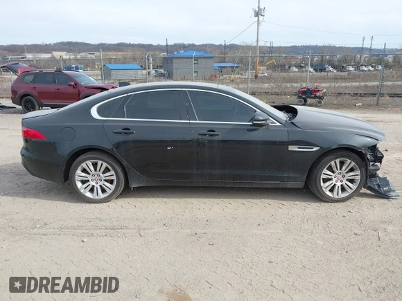 2017 Jaguar XF 35t Premium with VIN SAJBJ4BV4HCY32538, listed as a IAAI auction lot 41849505 with 109,290 mi miles. Bid and sale history available at carsss.com. Image 13.