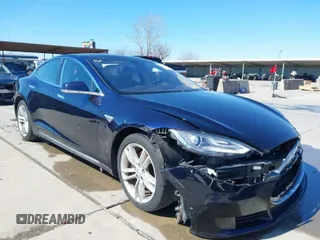 2015 Tesla Model S 85D with VIN 5YJSA1H2XFF085408, listed as a IAAI auction lot 41580599 with 78,756 mi miles. Bid and sale history available at carsss.com. Image 1.