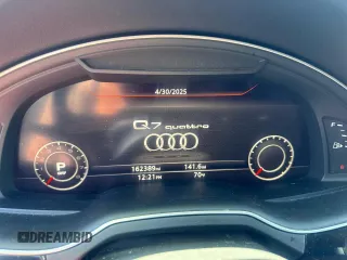 2017 Audi Q7 Premium Plus z VIN WA1LAAF75HD025575, wystawiony jako Copart lot #55443465 z przebiegiem 162 389 mil mil oraz Czysty tytuł • Clean title. Historia ofert i sprzedaży dostępna na DreamBid. Obrazek 11.