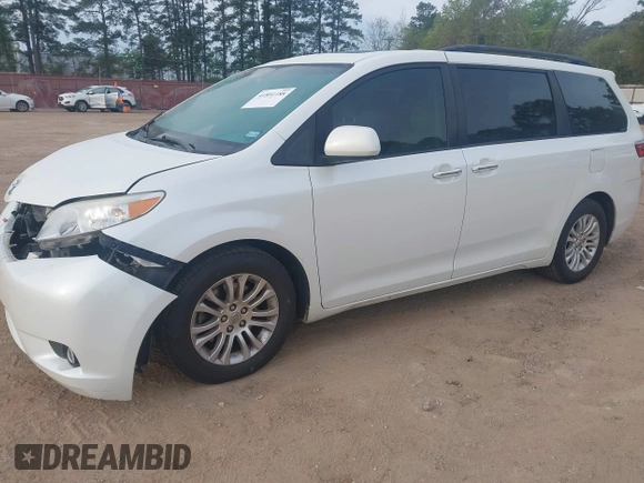 2015 Toyota Sienna XLE with VIN 5TDYK3DC8FS639221, listed as a IAAI auction lot 41891188 with 195,610 mi miles. Bid and sale history available at carsss.com. Image 2.