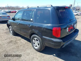 2005 Honda Pilot EX-L with VIN 5FNYF18555B043104, listed as a IAAI auction lot 41888235 with 127,781 mi miles. Bid and sale history available at carsss.com. Image 3.