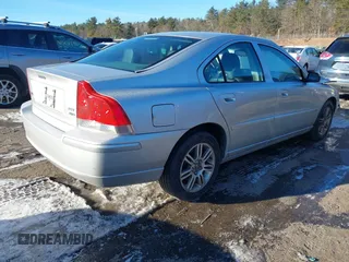 2006 Volvo S60 2.5T with VIN YV1RH592X62520554, listed as a IAAI auction lot 41461188 with 101,487 mi miles. Bid and sale history available at carsss.com. Image 4.