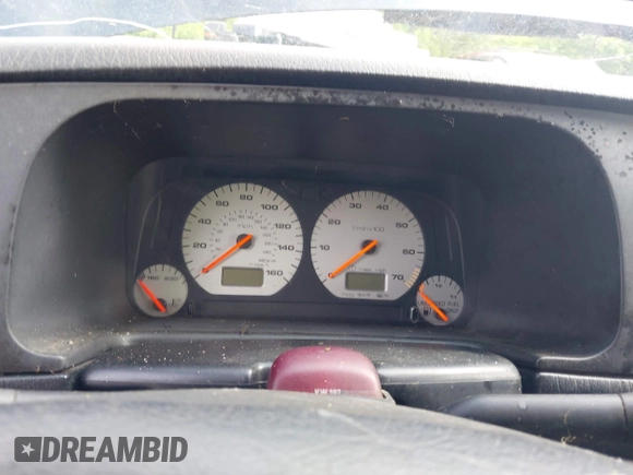 1998 Volkswagen GTI VR6 z VIN 3VWHD81H8WM222704, wystawiony jako IAAI lot #42525243 z przebiegiem Nie podano mil oraz . Historia ofert i sprzedaży dostępna na DreamBid. Obrazek 7.