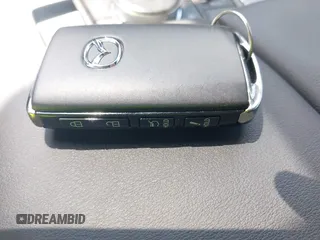 2025 Mazda CX-70 S Premium с VIN JM3KJDHCXS1113115, выставлен на аукционе IAAI как лот 42179954 с пробегом 5 758 миль миль и . История ставок и продаж доступна на DreamBid. Изображение 11.