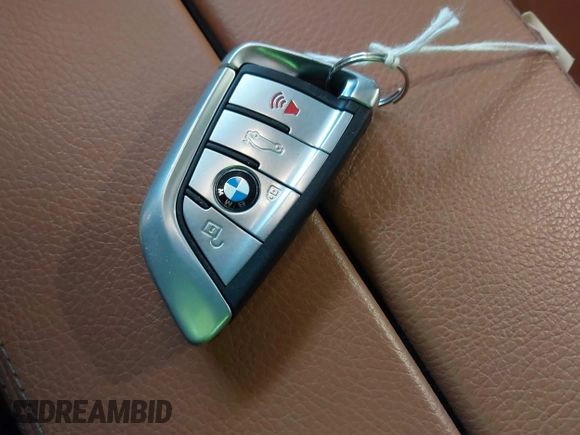 2020 BMW 5 Series 540i xDrive z VIN WBAJS3C06LCE00319, wystawiony jako IAAI lot #41384030 z przebiegiem 49 941 mil mil oraz . Historia ofert i sprzedaży dostępna na DreamBid. Obrazek 11.