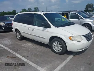 2006 Chrysler Town & Country Touring z VIN 2A4GP54L26R808743, wystawiony jako IAAI lot #42414471 z przebiegiem 179 763 mil mil oraz . Historia ofert i sprzedaży dostępna na DreamBid. Obrazek 1.