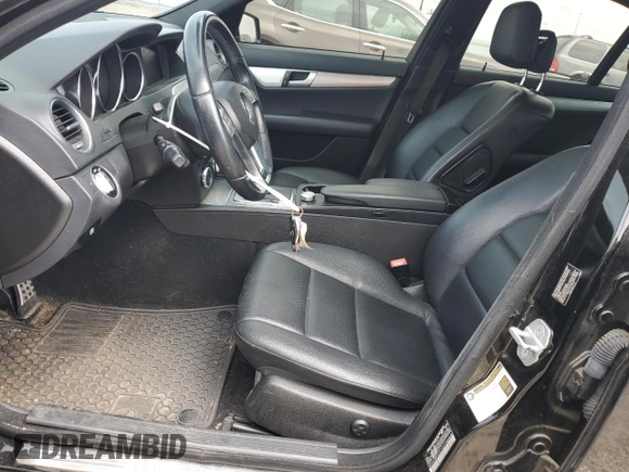 2012 Mercedes-Benz C 300 Sport с VIN WDDGF8BB9CR210323, выставлен на аукционе Copart как лот 57348175 с пробегом 87 400 миль миль и Чистый • Clean title. История ставок и продаж доступна на DreamBid. Изображение 7.