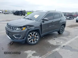 2017 Jeep Compass Limited z VIN 3C4NJDCB8HT647087, wystawiony jako IAAI lot #41998707 z przebiegiem 82 027 mil mil oraz . Historia ofert i sprzedaży dostępna na DreamBid. Obrazek 17.