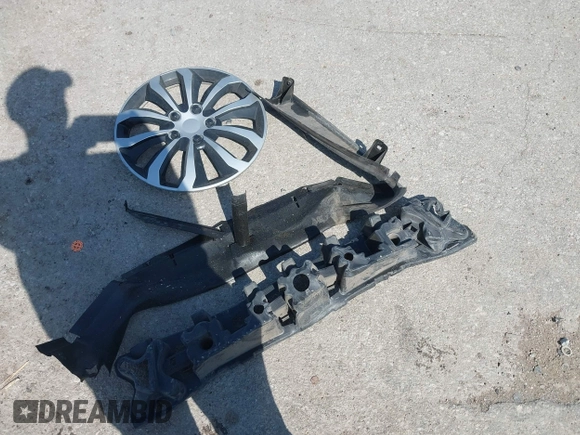 2012 Ford Focus SE с VIN 1FAHP3F20CL456565, выставлен на аукционе IAAI как лот 42045389 с пробегом 164 323 миль миль и . История ставок и продаж доступна на DreamBid. Изображение 12.