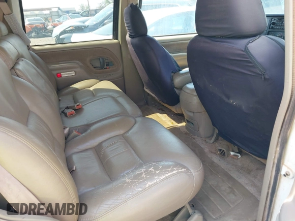 1996 GMC Yukon with VIN 1GKEK13R2TJ746811, listed as a IAAI auction lot 41955840 with 2,242,108 mi miles. Bid and sale history available at carsss.com. Image 8.