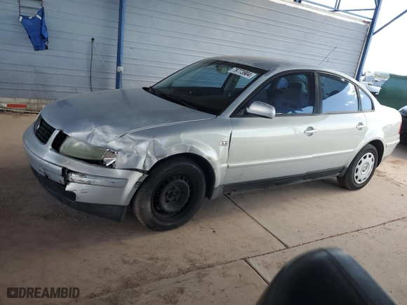 2000 Volkswagen Passat GLS with VIN WVWMD23B9YE255842, listed as a Copart auction lot 79773904 with 133,108 mi miles and Salvage Title. Bid and sale history available at carsss.com. Image 1.