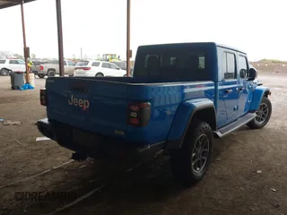 2020 Jeep Gladiator Overland with VIN 1C6HJTFG6LL212997, listed as a IAAI auction lot 41952950 with 60,803 mi miles and . Bid and sale history available at DreamBid. Image 4.
