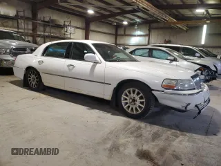 2007 Lincoln Town Car Signature с VIN 1LNHM81V97Y631594, выставлен на аукционе Copart как лот 54314315 с пробегом 293 930 миль миль и Списание • Salvage title. История ставок и продаж доступна на DreamBid. Изображение 4.