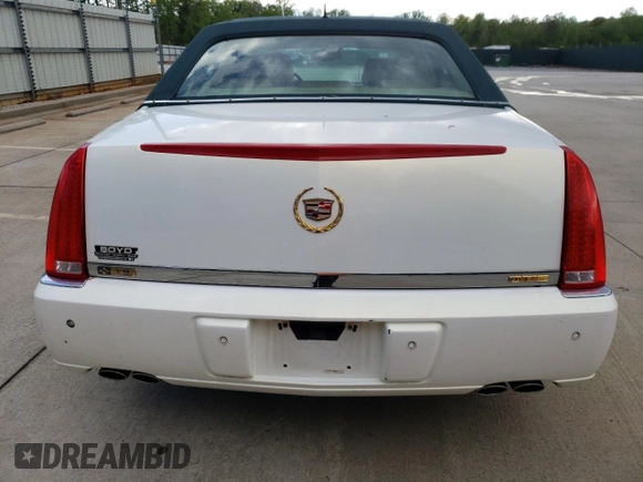 2006 Cadillac DTS 1SD z VIN 1G6KD57Y86U146074, wystawiony jako Copart lot #52917235 z przebiegiem 133 956 mil mil oraz Tytuł czysty. Historia ofert i sprzedaży dostępna na DreamBid. Obrazek 6.