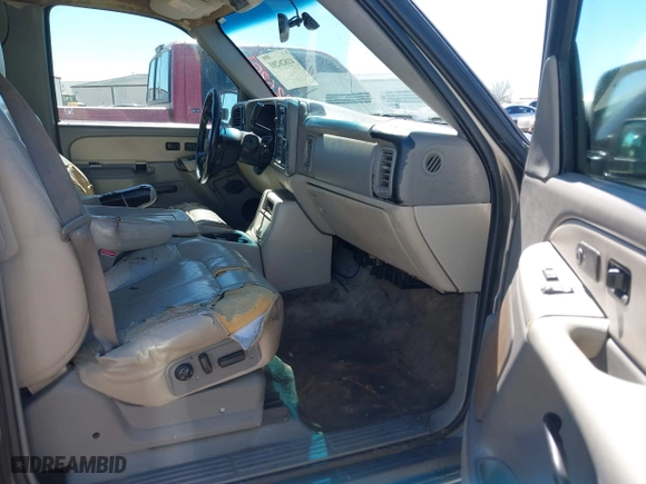 2002 Chevrolet Tahoe LT with VIN 1GNEC13ZX2J342136, listed as a IAAI auction lot 41826201 with 289,613 mi miles. Bid and sale history available at carsss.com. Image 5.
