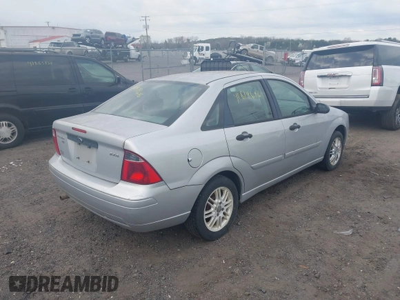 2005 Ford Focus S with VIN 1FAFP34N15W223557, listed as a IAAI auction lot 41814646 with 225,502 mi miles. Bid and sale history available at carsss.com. Image 4.