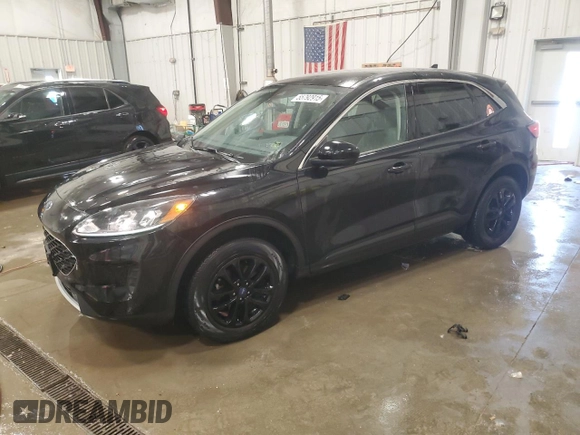 2020 Ford Escape SE z VIN 1FMCU9G65LUB01477, wystawiony jako Copart lot #55792915 z przebiegiem 82 965 mil mil oraz Szkoda całkowita • Salvage title. Historia ofert i sprzedaży dostępna na DreamBid. Obrazek 1.