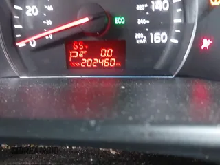 2014 Kia Sorento LX with VIN 5XYKTCA61EG496867, listed as a IAAI auction lot 41929686 with 202,460 mi miles. Bid and sale history available at carsss.com. Image 7.