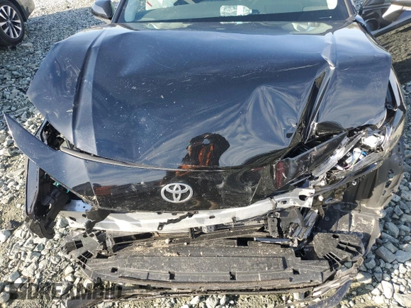 2025 Toyota Camry LE with VIN 4T1DAACK1SU533001, listed as a Copart auction lot 43747945 with 9,236 mi miles and Salvage Title. Bid and sale history available at DreamBid. Image 11.