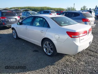 2010 Lincoln MKZ z VIN 3LNHL2GC7AR750322, wystawiony jako IAAI lot #42094461 z przebiegiem 78 482 mil mil oraz . Historia ofert i sprzedaży dostępna na DreamBid. Obrazek 3.