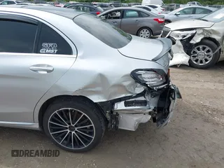 2020 Mercedes-Benz C 300 z VIN W1KWF8EB6LR599901, wystawiony jako IAAI lot #42616247 z przebiegiem 74 966 mil mil oraz . Historia ofert i sprzedaży dostępna na DreamBid. Obrazek 6.