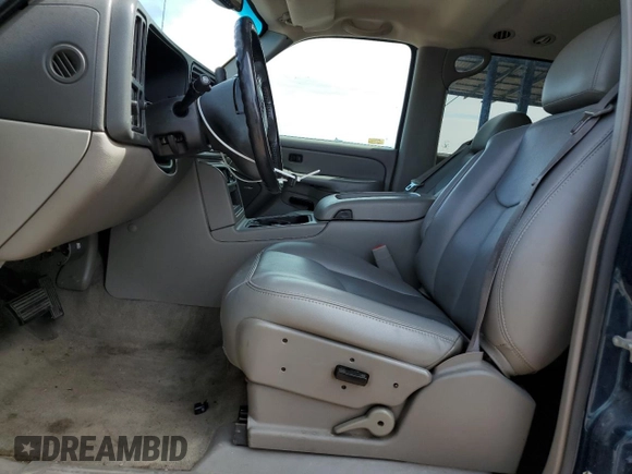 2005 GMC Yukon XL SLT with VIN 1GKEC16Z75J186182, listed as a Copart auction lot 49552555 with 176,659 mi miles and Salvage Title. Bid and sale history available at carsss.com. Image 7.