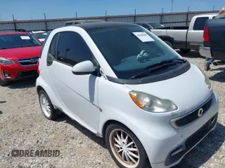 2013 Smart fortwo Pure with VIN WMEEJ3BA1DK649652, listed as a IAAI auction lot 42040488 with 102,625 mi miles. Bid and sale history available at carsss.com. Image 1.
