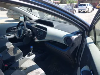 2012 Toyota Prius One z VIN JTDKDTB38C1013132, wystawiony jako IAAI lot #42345947 z przebiegiem 257 153 mil mil oraz . Historia ofert i sprzedaży dostępna na DreamBid. Obrazek 5.