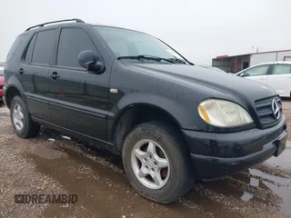 2000 Mercedes-Benz M-Class with VIN 4JGAB54E1YA208617, listed as a IAAI auction lot 41921205 with 262,280 mi miles. Bid and sale history available at carsss.com. Image 1.