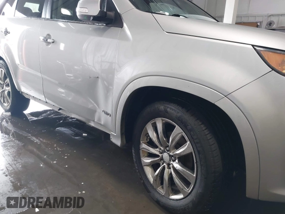 2013 Kia Sorento SX with VIN 5XYKWDA23DG375072, listed as a IAAI auction lot 41259538 with 147,871 mi miles. Bid and sale history available at carsss.com. Image 6.