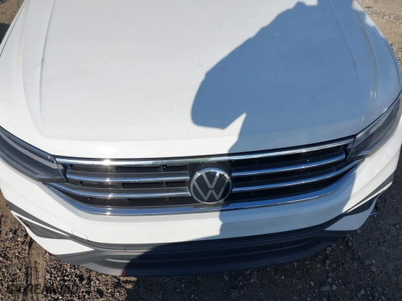 2022 Volkswagen Tiguan S with VIN 3VV1B7AX0NM004543, listed as a IAAI auction lot 40409461 with 999,999 mi miles. Bid and sale history available at carsss.com. Image 6.