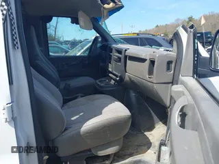2006 Chevrolet Express Cargo Van with VIN 1GCGG25V761272316, listed as a IAAI auction lot 41967324 with 336,728 mi miles. Bid and sale history available at carsss.com. Image 5.
