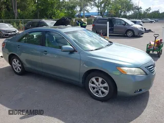 2008 Toyota Camry LE z VIN 4T1BE46K68U758676, wystawiony jako IAAI lot #42151454 z przebiegiem 137 993 mil mil oraz . Historia ofert i sprzedaży dostępna na DreamBid. Obrazek 1.