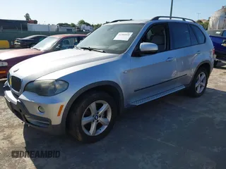 2008 BMW X5 3.0si z VIN 5UXFE43598L002171, wystawiony jako IAAI lot #42385920 z przebiegiem 234 795 mil mil oraz . Historia ofert i sprzedaży dostępna na DreamBid. Obrazek 2.