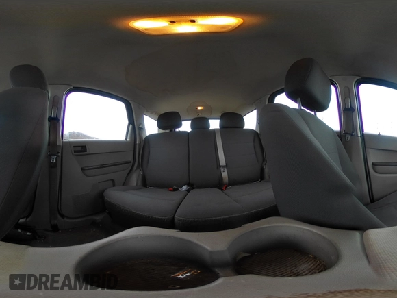 2010 Ford Escape XLS z VIN 1FMCU9C7XAKC89999, wystawiony jako IAAI lot #41506494 z przebiegiem 242 078 mil mil oraz . Historia ofert i sprzedaży dostępna na DreamBid. Obrazek 18.