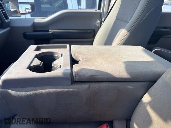 2019 Ford F-250 XL z VIN 1FT7W2BT4KEG48172, wystawiony jako IAAI lot #42556049 z przebiegiem 89 463 mil mil oraz . Historia ofert i sprzedaży dostępna na DreamBid. Obrazek 18.