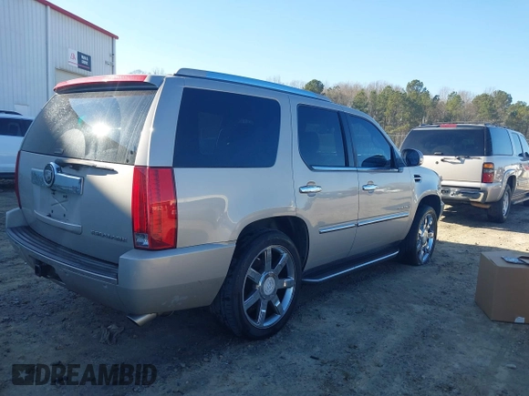 2008 Cadillac Escalade with VIN 1GYEC63808R179529, listed as a IAAI auction lot 41217012 with 244,299 mi miles. Bid and sale history available at carsss.com. Image 4.