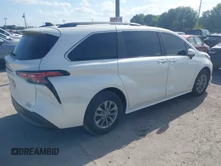 2021 Toyota Sienna XLE with VIN 5TDYRKEC0MS002020, listed as a IAAI auction lot 41952525 with 345,978 mi miles. Bid and sale history available at carsss.com. Image 4.