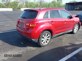 2014 Mitsubishi Outlander SE z VIN 4A4AP4AU7EE014439, wystawiony jako IAAI lot #42026513 z przebiegiem 70 963 mil mil oraz . Historia ofert i sprzedaży dostępna na DreamBid. Obrazek 4.