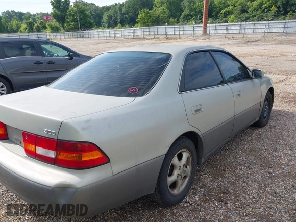 1998 Lexus ES 300 with VIN JT8BF28G9W5016146, listed as a IAAI auction lot 42672230 with 303,819 mi miles and . Bid and sale history available at DreamBid. Image 4.