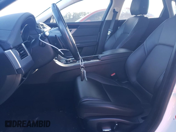 2019 Jaguar XF 25t Premium with VIN SAJBD4FX4KCY78817, listed as a Copart auction lot 38881404 with 87,006 mi miles. Bid and sale history available at carsss.com. Image 7.