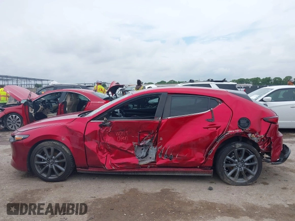 2019 Mazda 3 z VIN JM1BPAJM7K1133105, wystawiony jako IAAI lot #42473214 z przebiegiem 47 751 mil mil oraz . Historia ofert i sprzedaży dostępna na DreamBid. Obrazek 15.
