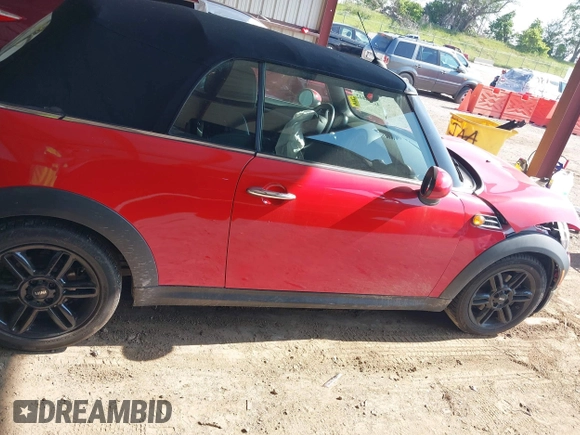 2014 MINI Convertible с VIN WMWZN3C59ET569675, выставлен на аукционе IAAI как лот 42378842 с пробегом 70 352 миль миль и . История ставок и продаж доступна на DreamBid. Изображение 12.